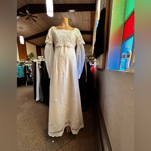 Vintage size 10/12. Measurements upon request.